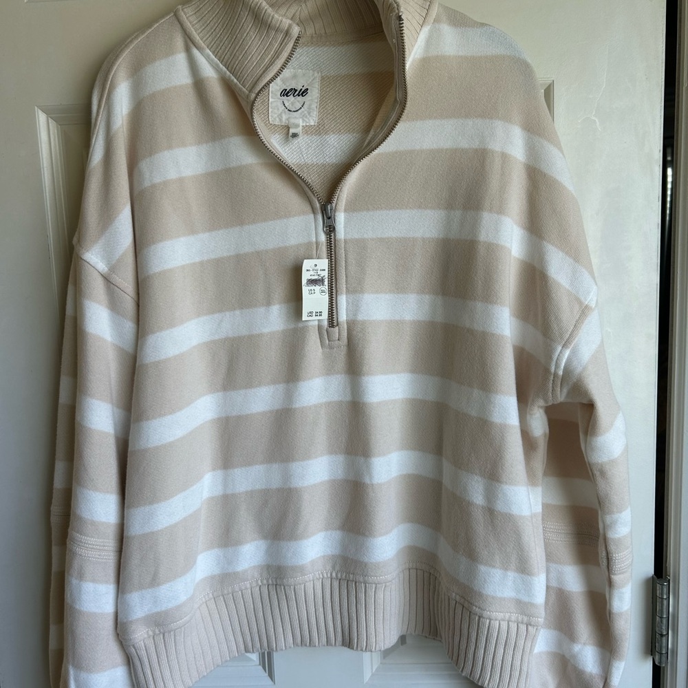 Aerie Women's Beige and White Striped Turtleneck Sweater